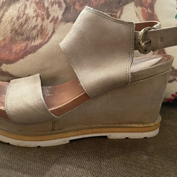 Tan Sandals - Picture 3 of 7